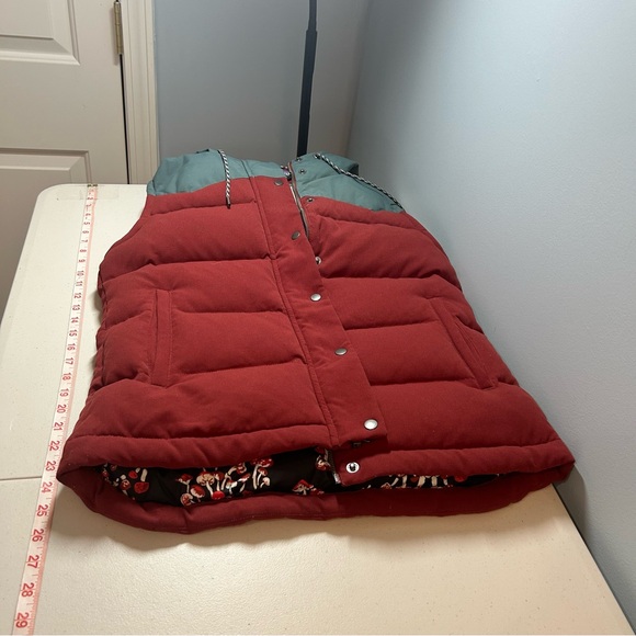 NWT Patagonia Bivy Down Hooded Vest Drumfire Red Women’s SZ M Mushroom Lining - Picture 11 of 11
